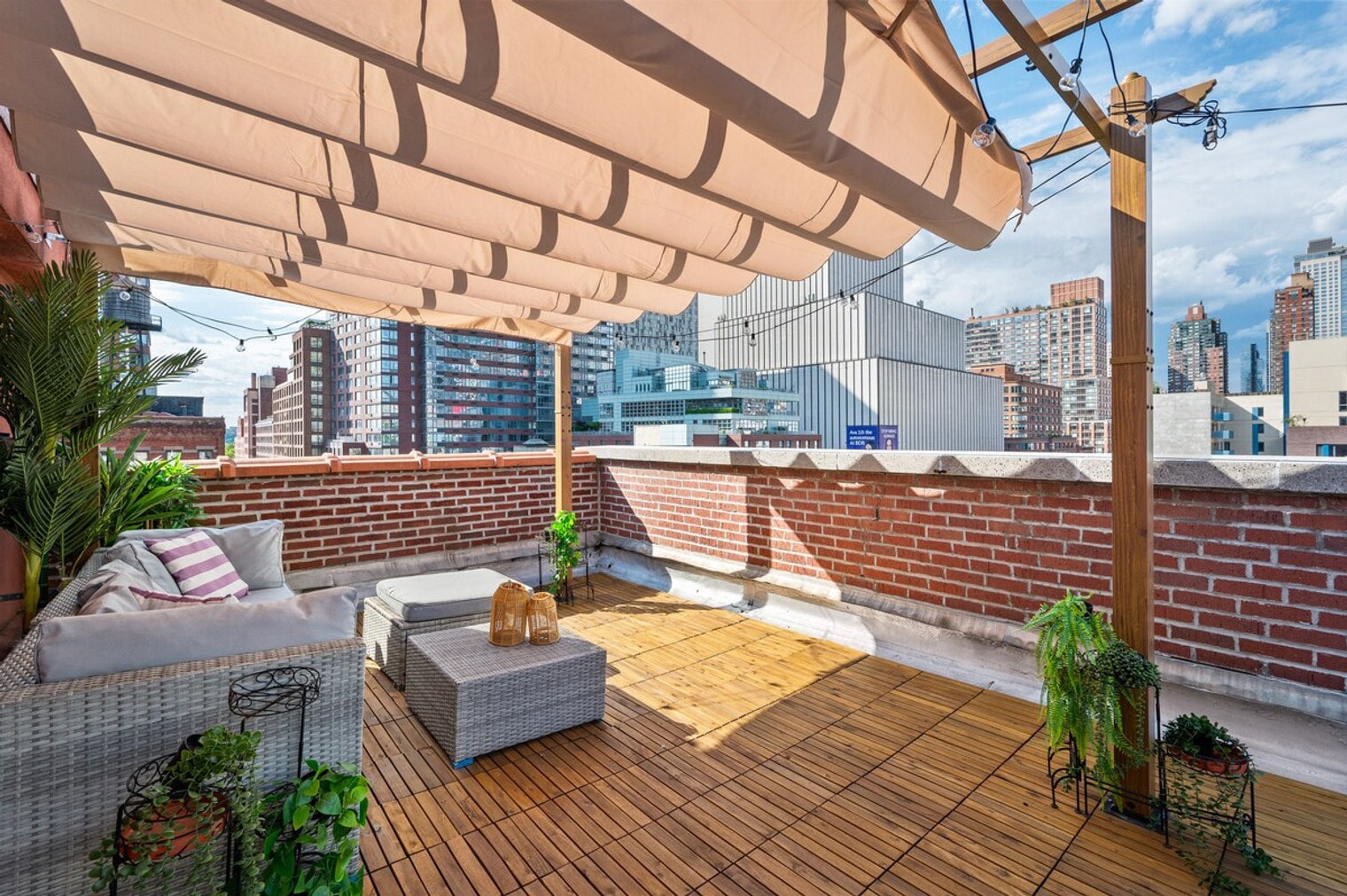 Building Photo - 458 W 52nd St