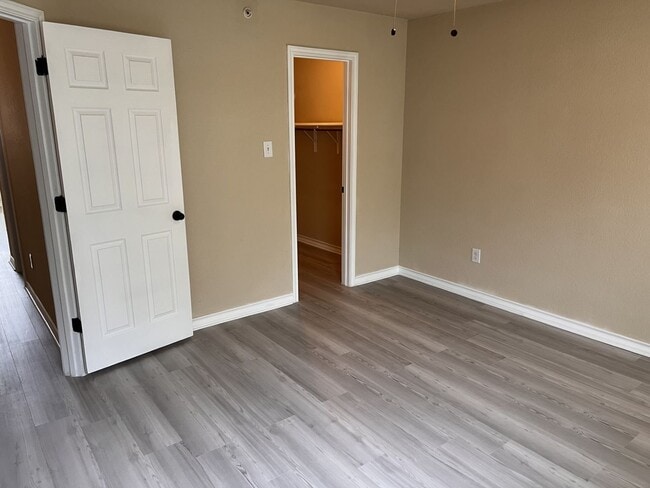 Building Photo - Luxury Townhome in Selma!