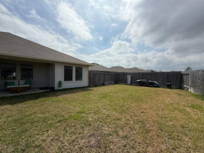 Building Photo - 2331 Gold Forsythia Ln