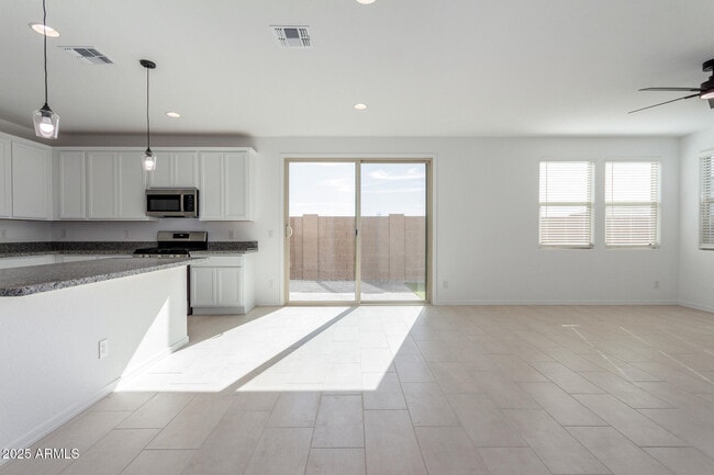 Building Photo - 14643 W Sand Hills Rd