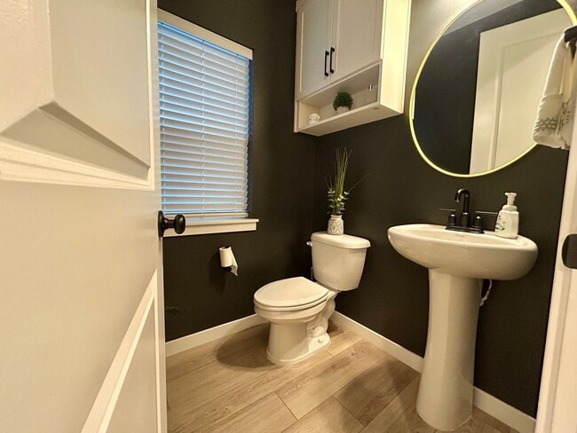 Building Photo - Beautiful Upgraded Vancouver Townhome!