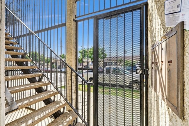 Building Photo - 20526 S Western Ave