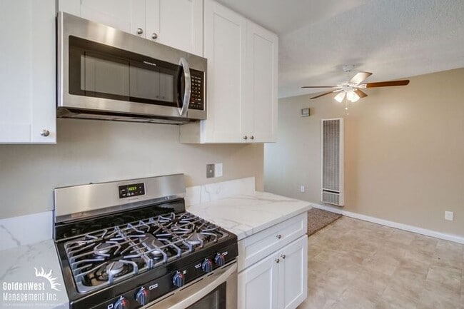Building Photo - Charming 2Bdm 1Ba Apartment in the North P...