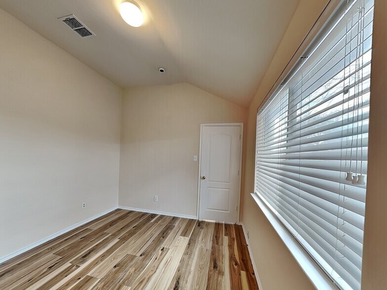 Building Photo - 1905 Sharpsbury Dr