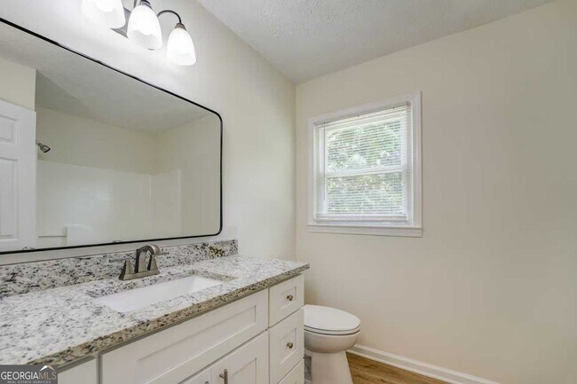 Building Photo - 133 Bishop Rd NW