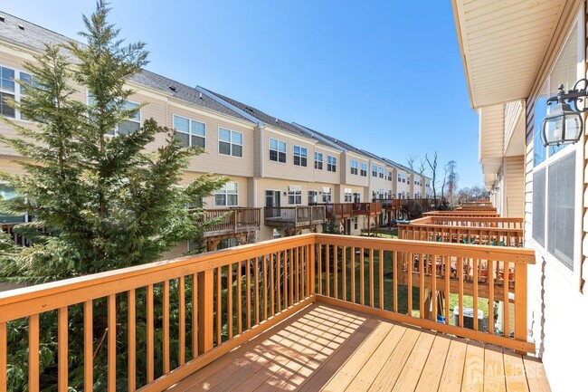 Building Photo - 1302 Hights Farm Rd N