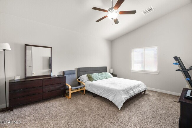 Building Photo - 14820 Mike a Mendoza Ave