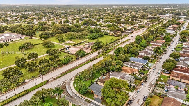 Building Photo - 2800 NW 6th Ct