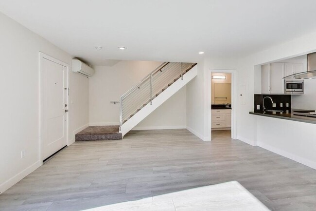 Building Photo - 1662 Hollenbeck Ave