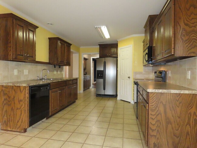 Building Photo - Stunning South Tyler 3-Bedroom, 2-Story Home: Features Fresh Paint, New Flooring, and a Bonus Room!