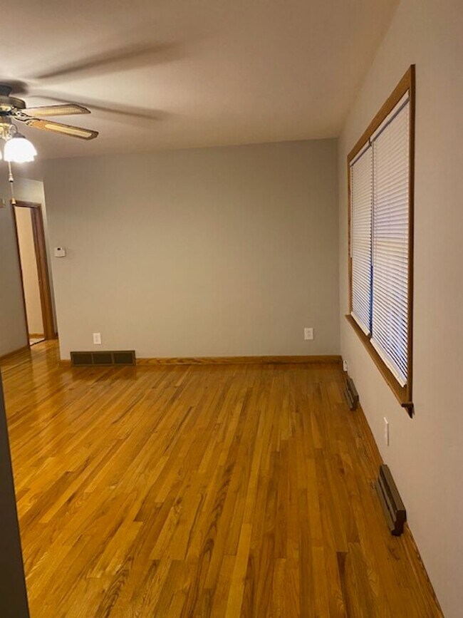 Building Photo - Ranch home with two car garage located on over 1/2 acre