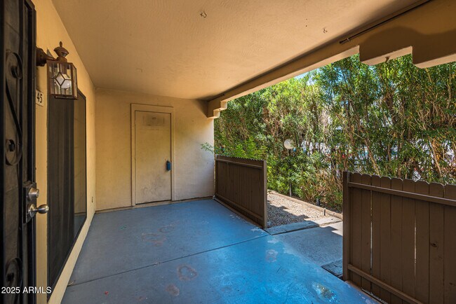 Building Photo - 5402 E Windsor Ave