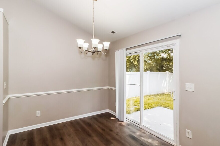 Building Photo - 5012 Broad Leaf Ct