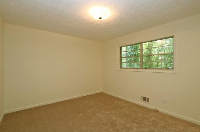 Building Photo - 4215 Fawn Ln SE