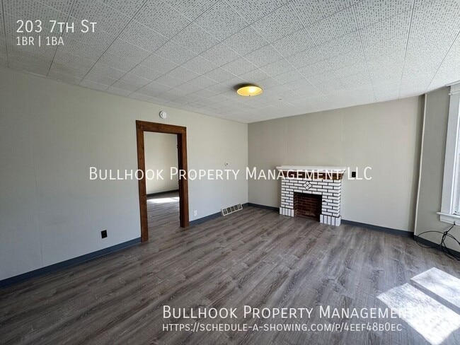 Building Photo - 203 7th St