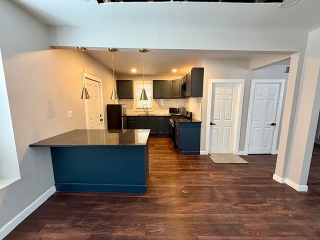 Building Photo - 5 Bedroom 1 1/2 bath house for lease. Totally updated Call 313-429-3244 KPM Detroit