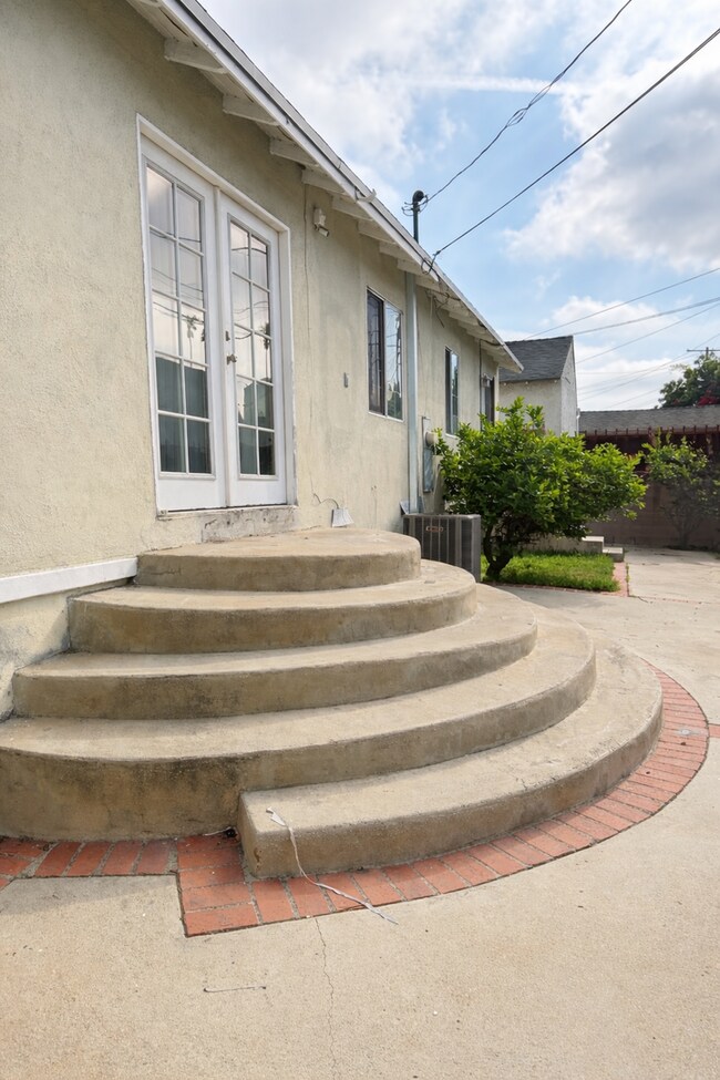 Building Photo - 2540 Hudspeth St