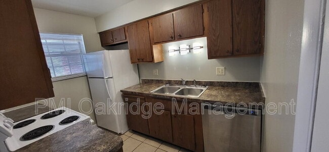 Building Photo - 460 Heather St