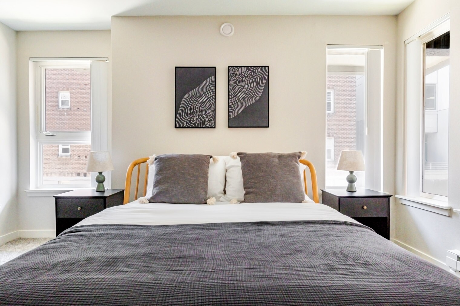 Building Photo - 526 Yale Ave N