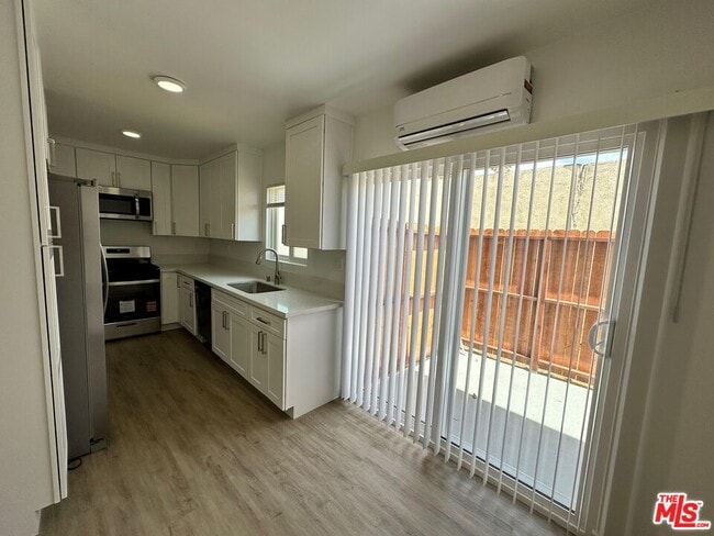 Building Photo - 7314 Variel Ave