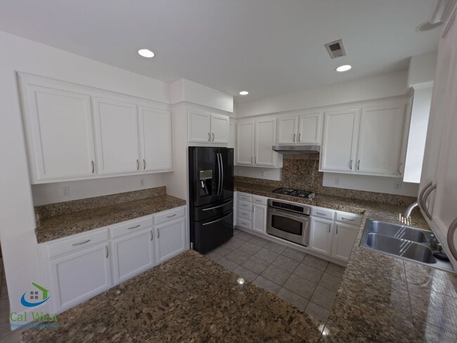 Building Photo - $5295 - 2 Story, 4 bed - 2 Bath Home in se...
