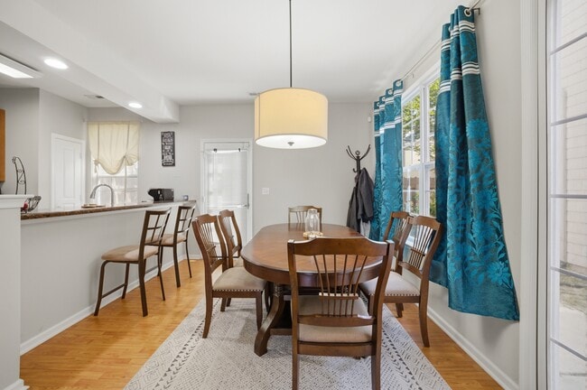 Building Photo - 5325 Brinsley Ln