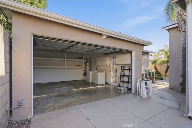 Building Photo - 10832 Huston St