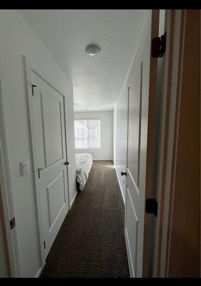 Building Photo - 3182 E Elkhorn Ln