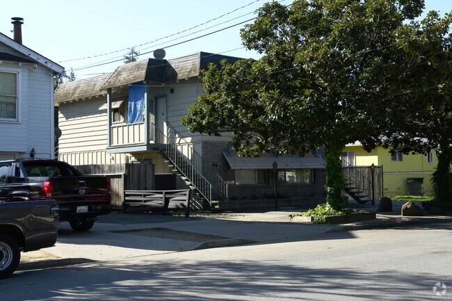 Primary Photo - 410 Alden St