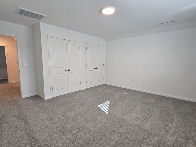 Building Photo - Stunning BRAND NEW 5 Bedroom / 4 Bath Home located in North Ridge