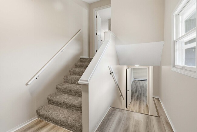 Building Photo - 1681 Mahogany St