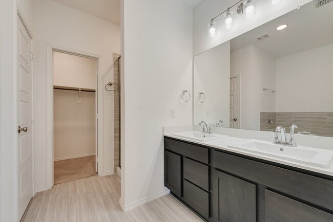 Building Photo - Fantastic newer 3-2-2 in Heartland Master Planned Community