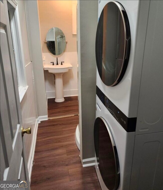 Building Photo - 919 Inverness Ave