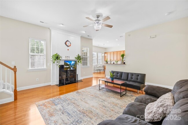 Building Photo - 10732 Alvarado Way