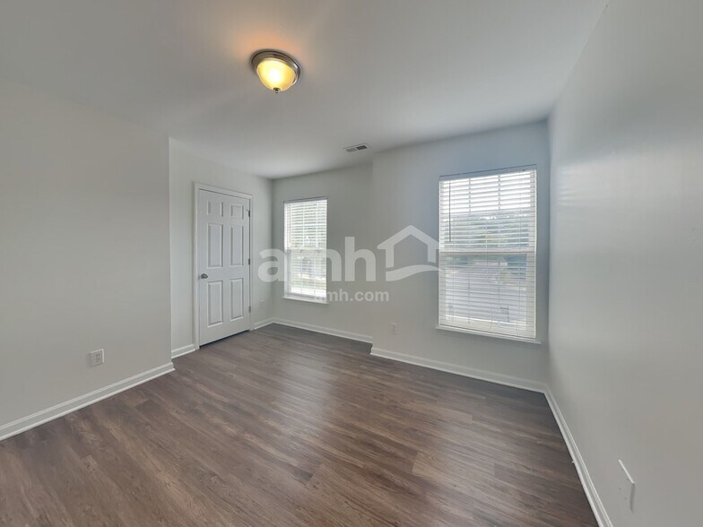 Building Photo - 1001 Finley Ct