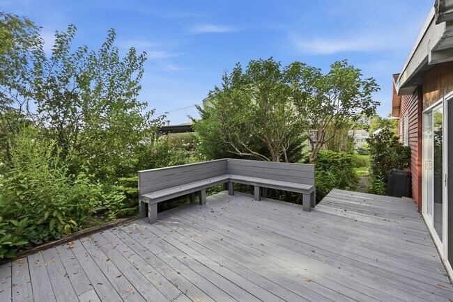 Building Photo - 1403 Uelen Ct