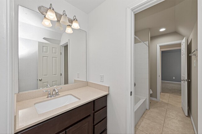 Building Photo - 16811 Kilgarth Dr