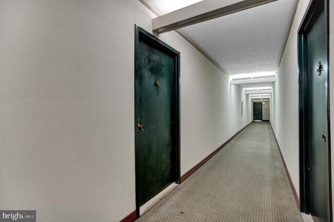 Building Photo - 4401 Roland Ave
