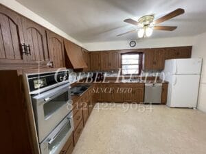 Building Photo - Country Living at its Best!