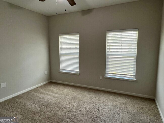 Building Photo - 204 Park View Ln