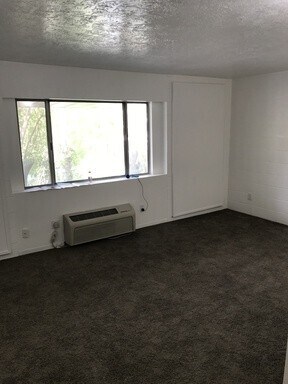 Building Photo - 1 Bedroom Apartment - Available August 10th
