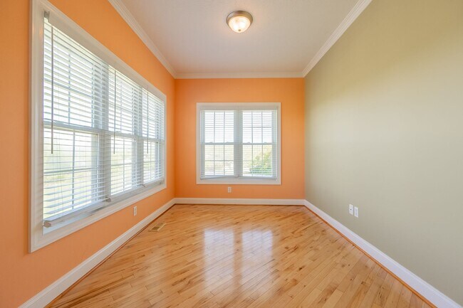 Building Photo - 1701 Stratford View Dr