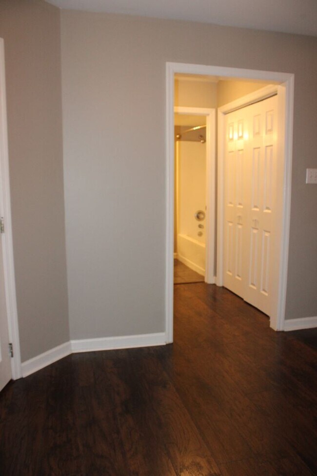 Building Photo - Laurel Villas #105 -3BR/2BA Available for AUGUST 2026 move in!