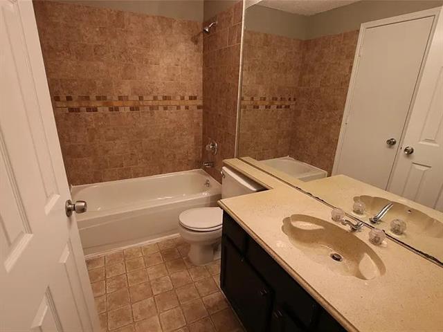 Building Photo - 1618 Beach Ln