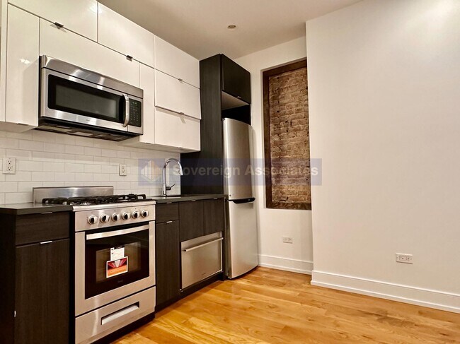 Building Photo - 95 East 7th Street