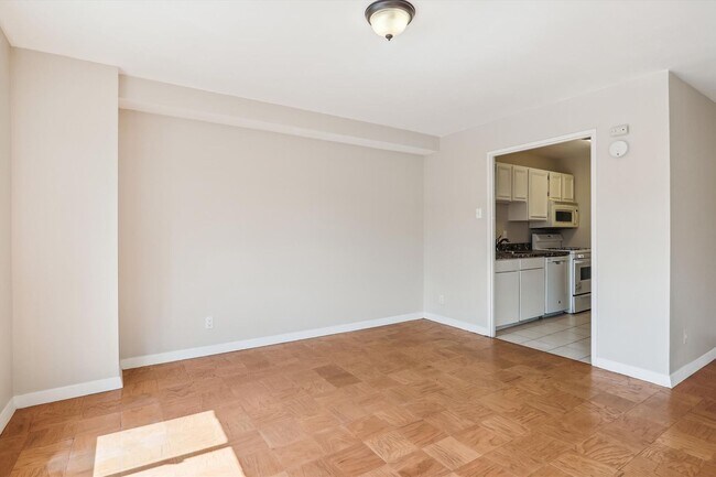 Building Photo - Spacious 1br/1bth Condo minutes from Downtown Silver Spring!