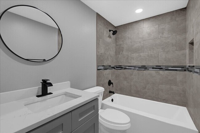 Building Photo - FOR RENT!! SIMPLY STUNNING 4 BED 2 BATH PO...