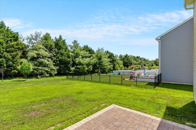 Building Photo - Welcome to your new home in beautiful Lewe...