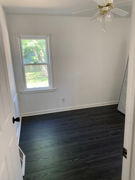 Bedroom - 849 S Newton Ave