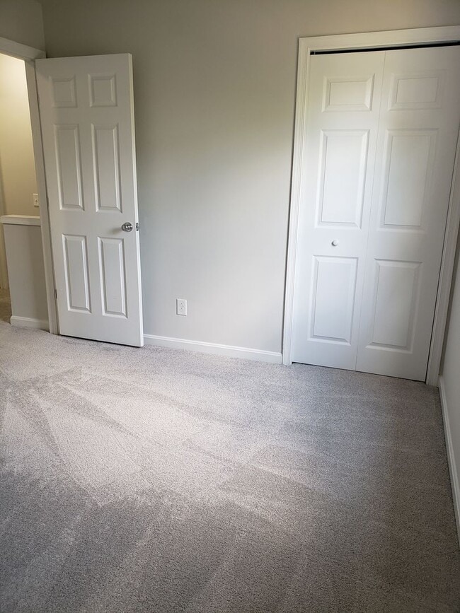 Building Photo - Very nice 3 Level in Fredericksburg!